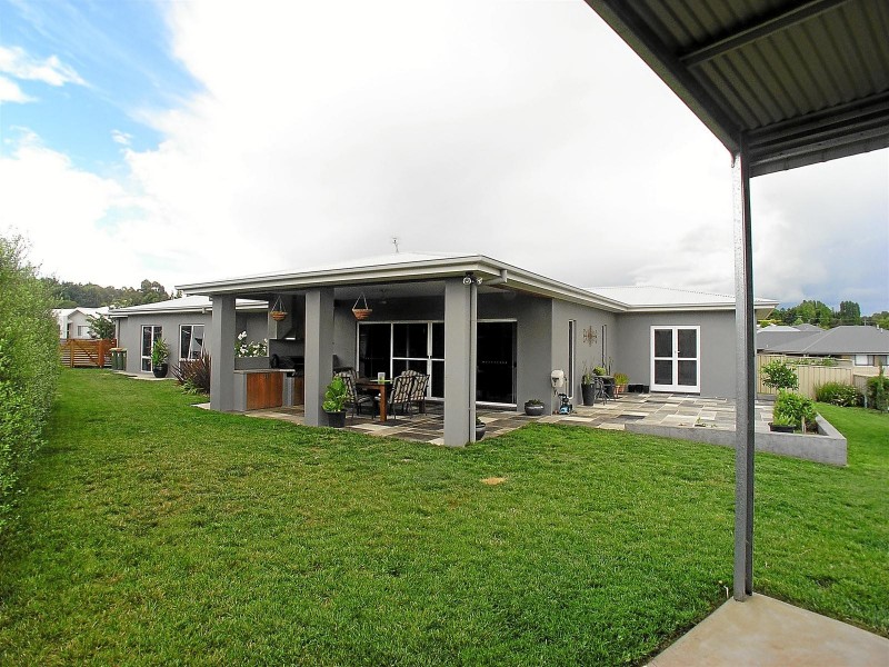 64 Carwoola Drive, Orange NSW 2800