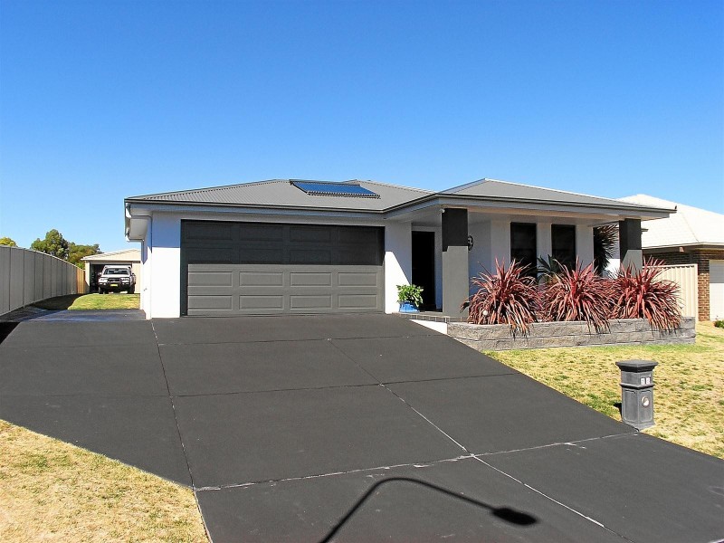 34 Robinson Court, Orange NSW 2800