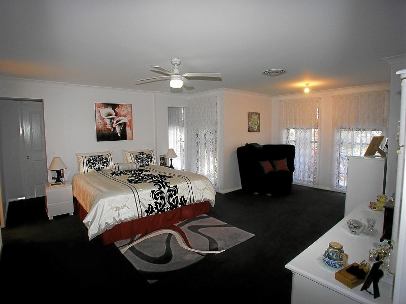34 Robinson Court, Orange NSW 2800