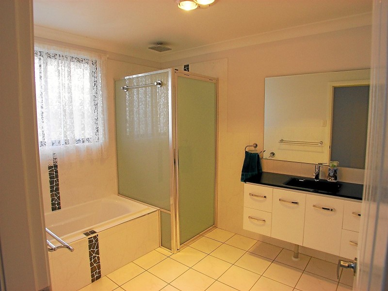 34 Robinson Court, Orange NSW 2800
