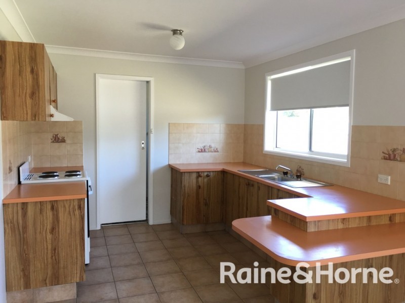 2 Landy Place, Orange NSW 2800