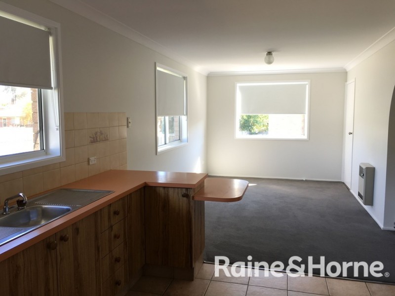 2 Landy Place, Orange NSW 2800