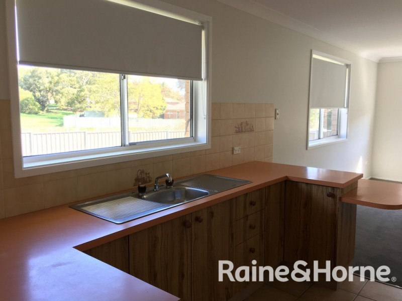 2 Landy Place, Orange NSW 2800