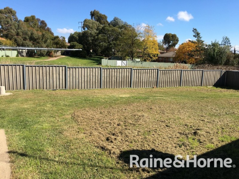 2 Landy Place, Orange NSW 2800