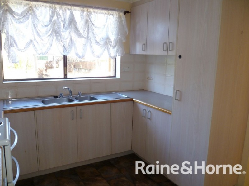 4 Goroka Place, Orange NSW 2800