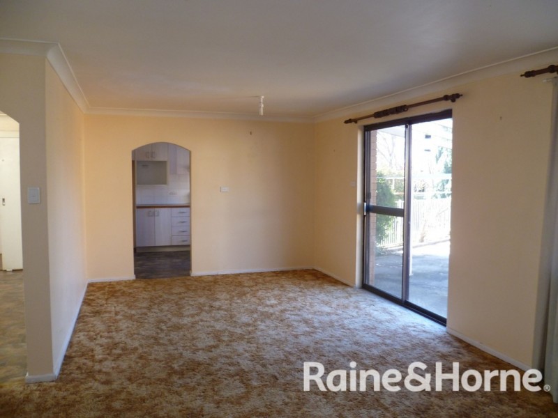 4 Goroka Place, Orange NSW 2800