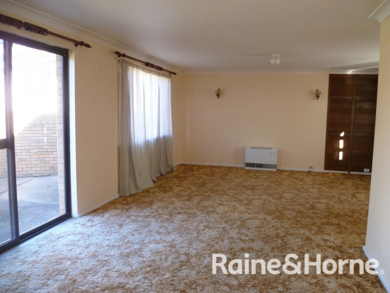 4 Goroka Place, Orange NSW 2800