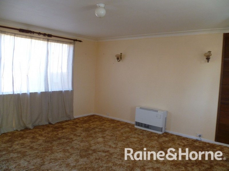 4 Goroka Place, Orange NSW 2800