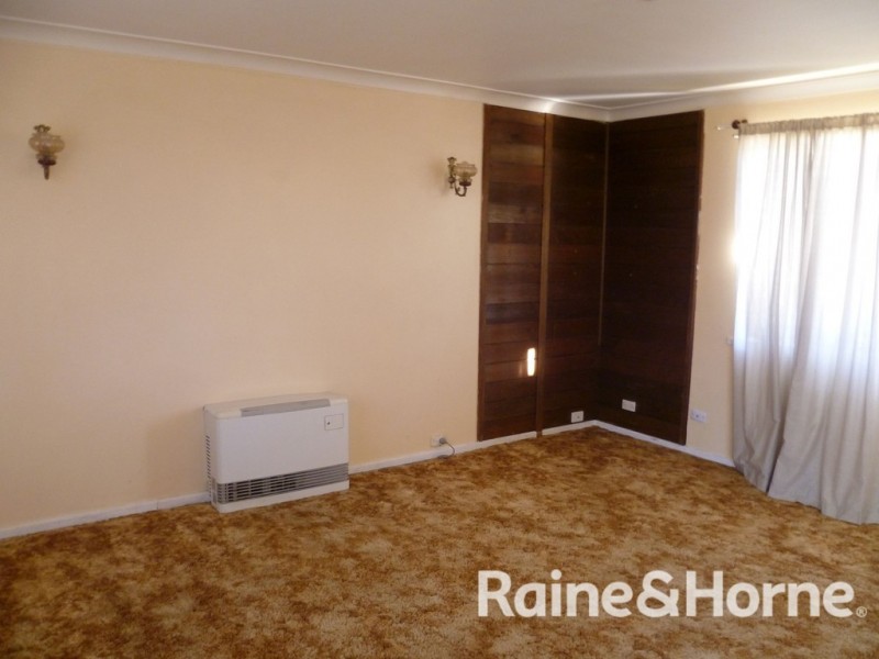 4 Goroka Place, Orange NSW 2800