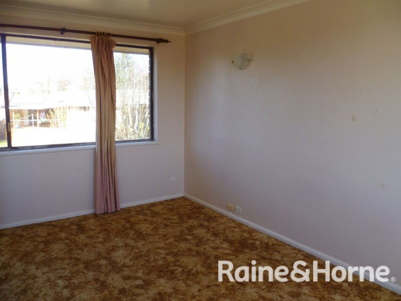 4 Goroka Place, Orange NSW 2800