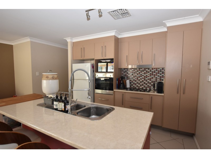 9 Gregory Place, Orange NSW 2800