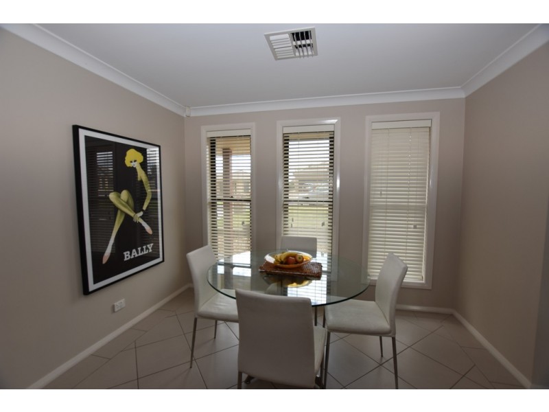 9 Gregory Place, Orange NSW 2800