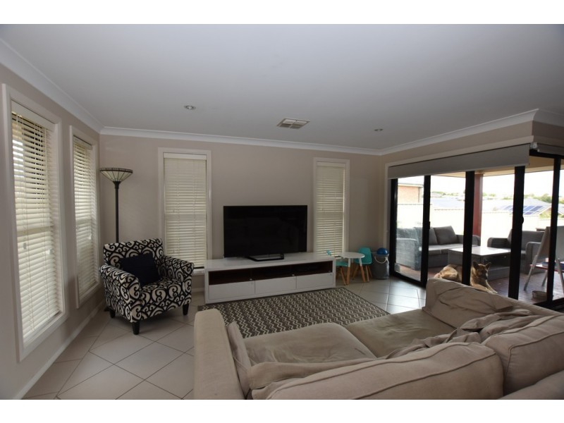 9 Gregory Place, Orange NSW 2800