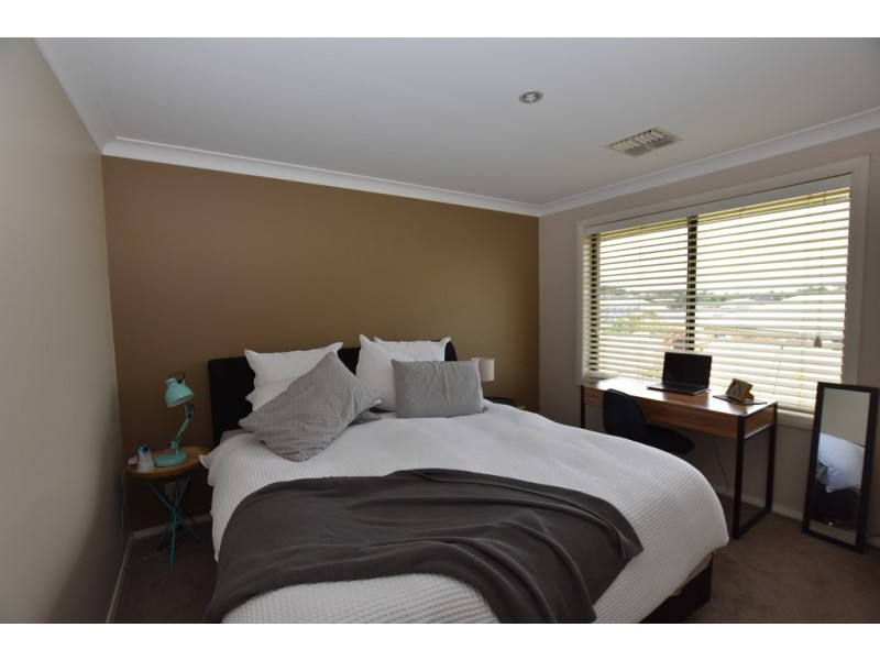 9 Gregory Place, Orange NSW 2800