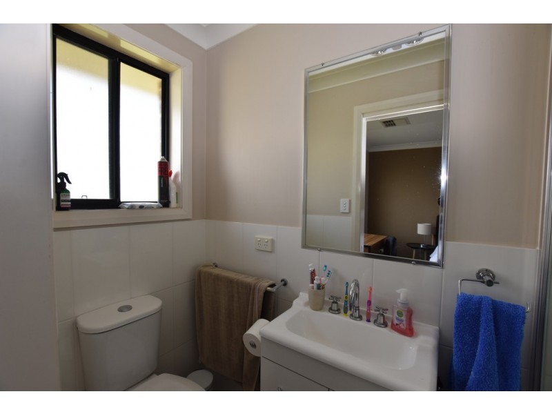 9 Gregory Place, Orange NSW 2800