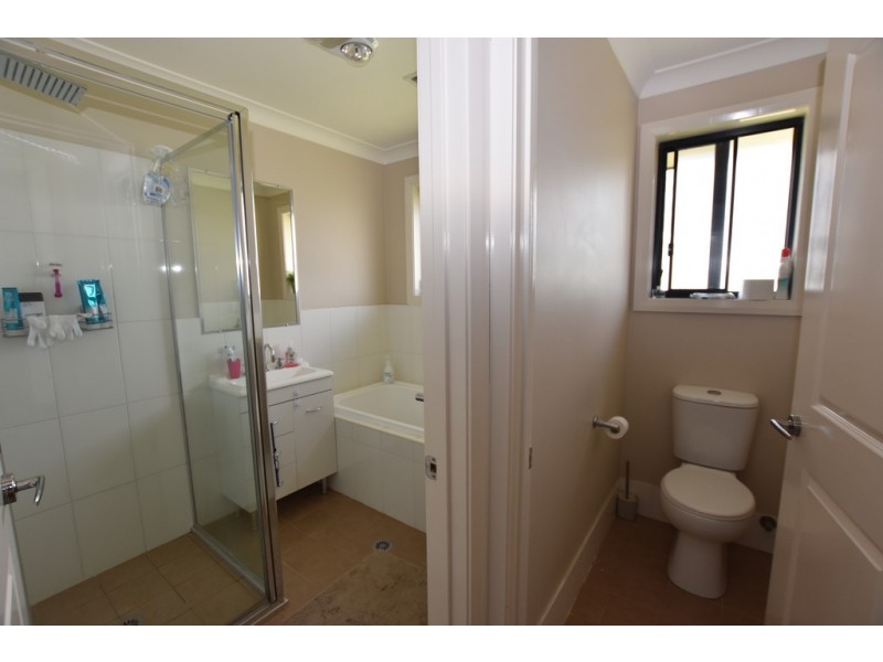 9 Gregory Place, Orange NSW 2800