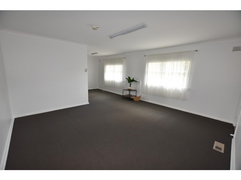 39 Lawson Crescent, Orange NSW 2800