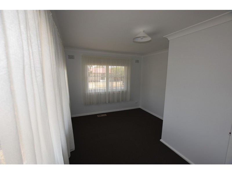 39 Lawson Crescent, Orange NSW 2800