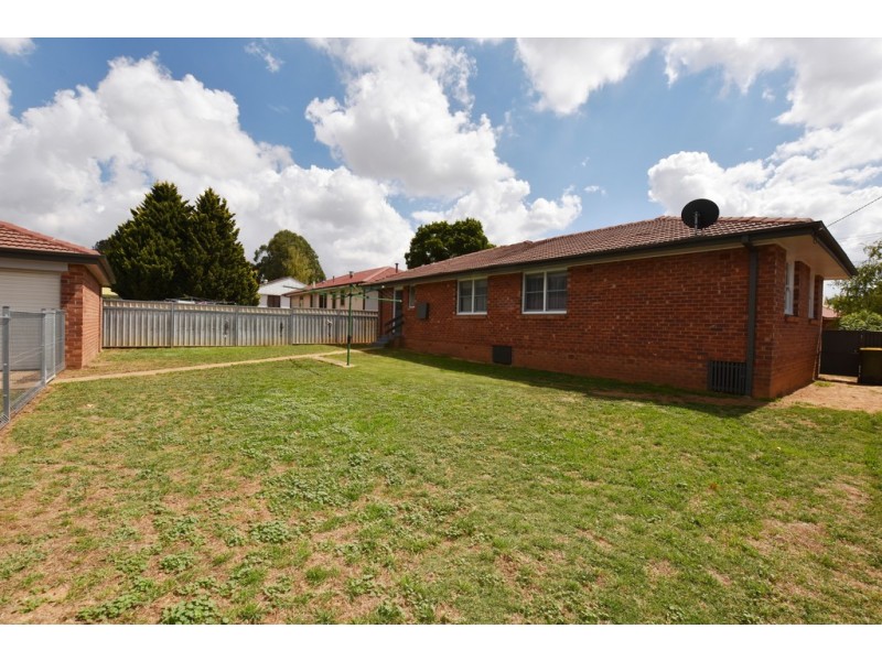 39 Lawson Crescent, Orange NSW 2800