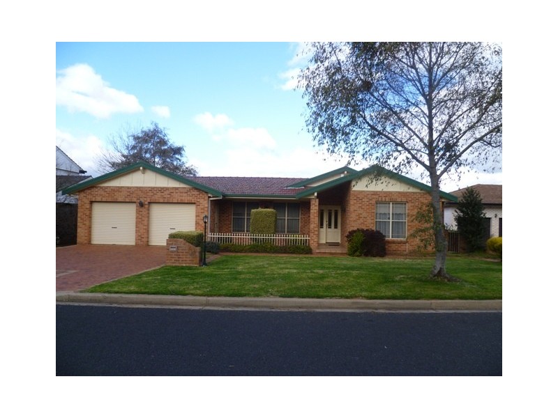 10 Burreburry Crescent, Orange NSW 2800