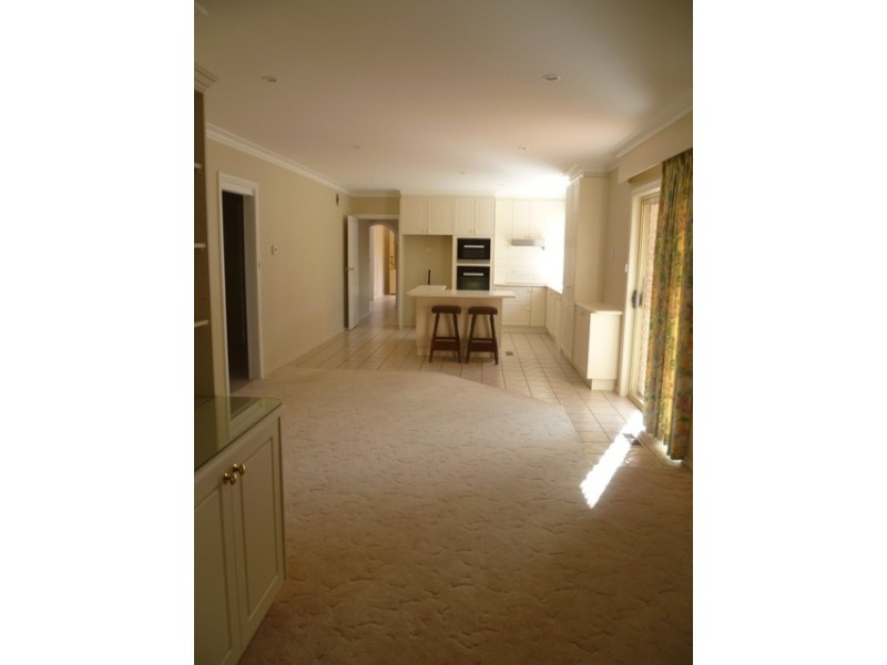 10 Burreburry Crescent, Orange NSW 2800