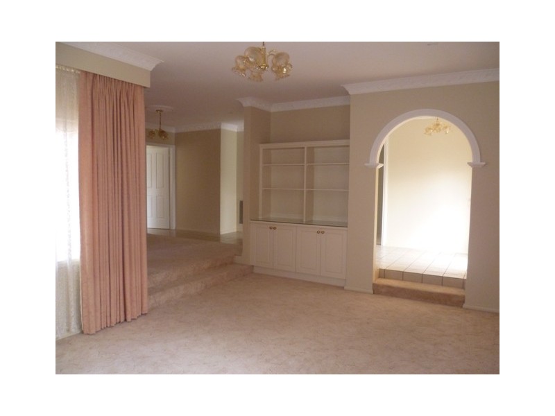 10 Burreburry Crescent, Orange NSW 2800