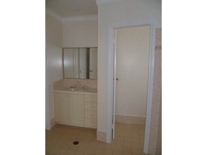 10 Burreburry Crescent, Orange NSW 2800