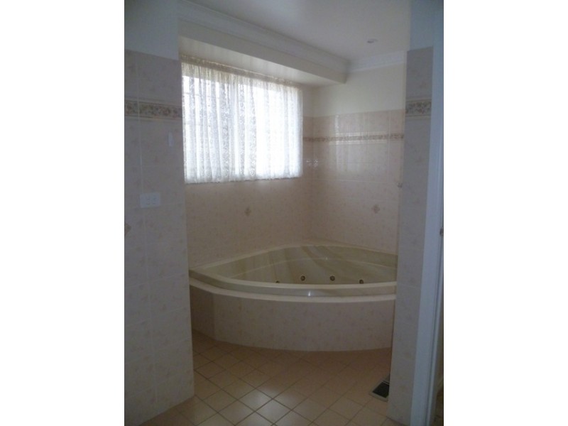 10 Burreburry Crescent, Orange NSW 2800