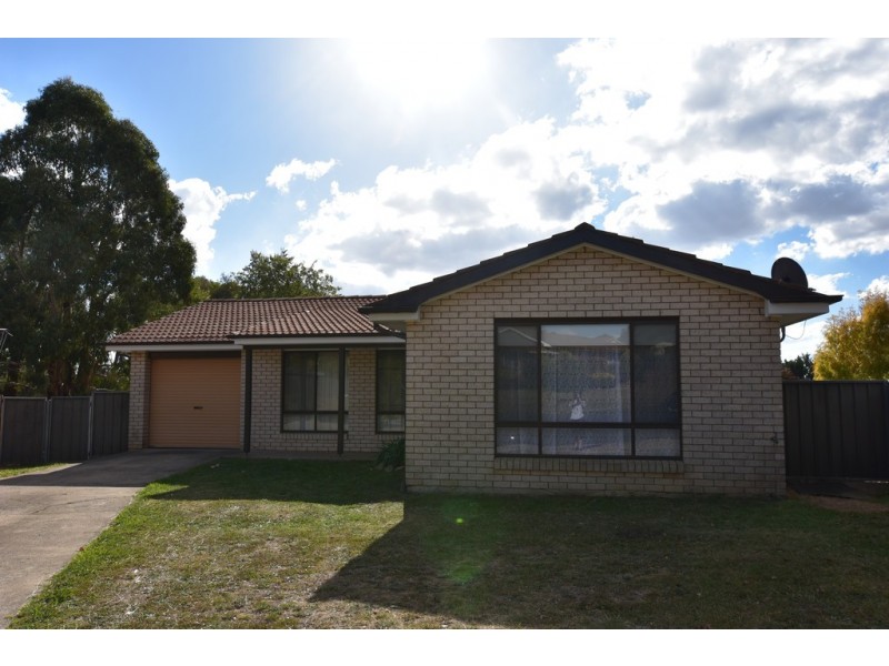 4 Landy Place, Orange NSW 2800