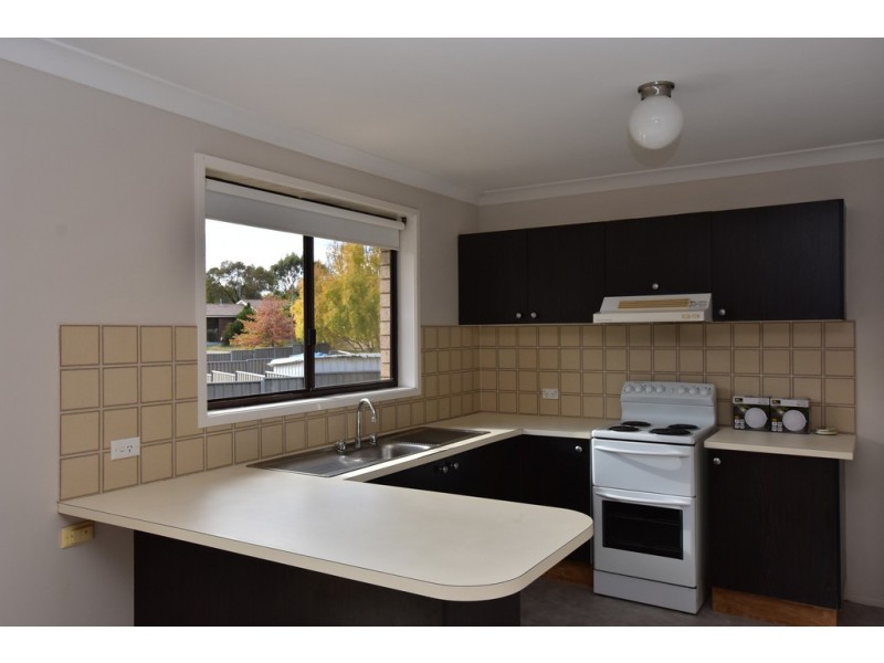 4 Landy Place, Orange NSW 2800