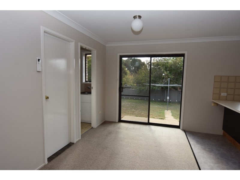 4 Landy Place, Orange NSW 2800