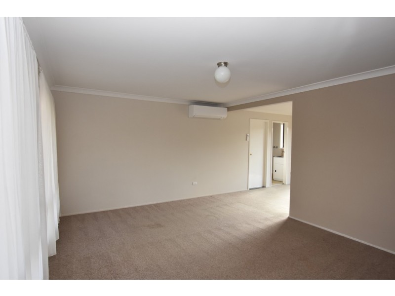 4 Landy Place, Orange NSW 2800