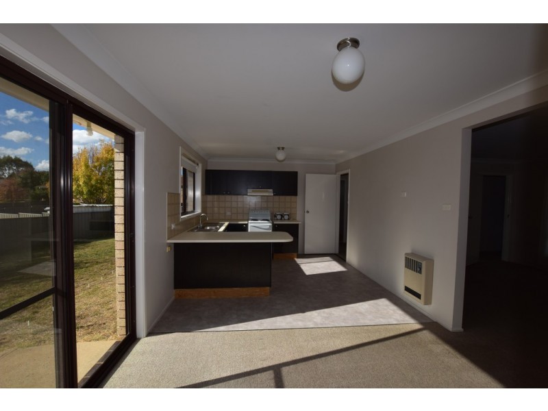 4 Landy Place, Orange NSW 2800