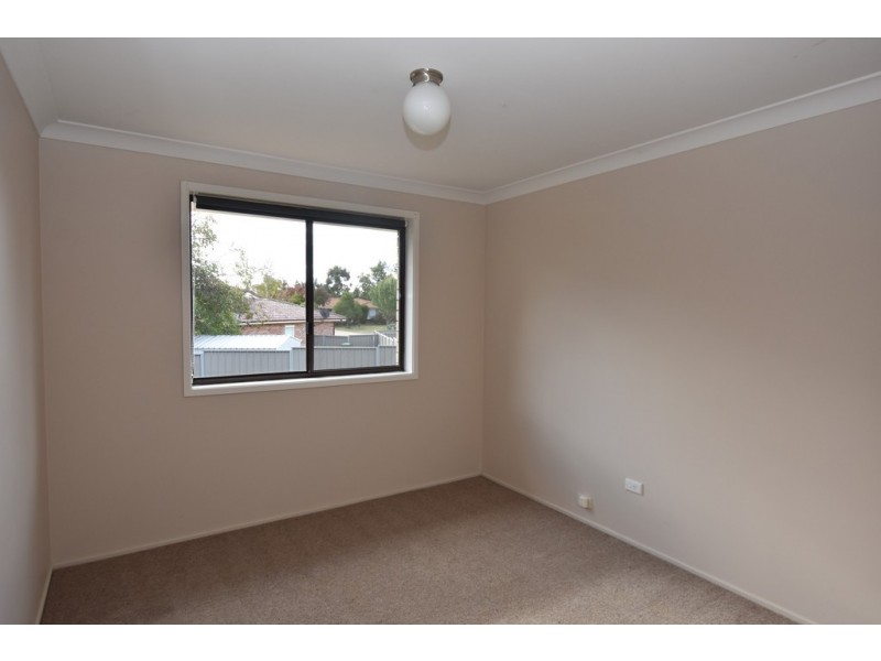 4 Landy Place, Orange NSW 2800