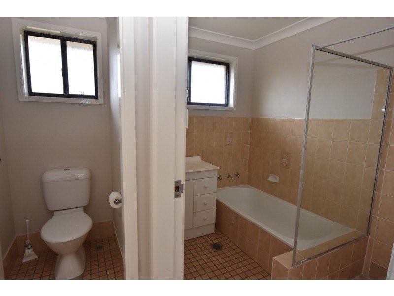 4 Landy Place, Orange NSW 2800