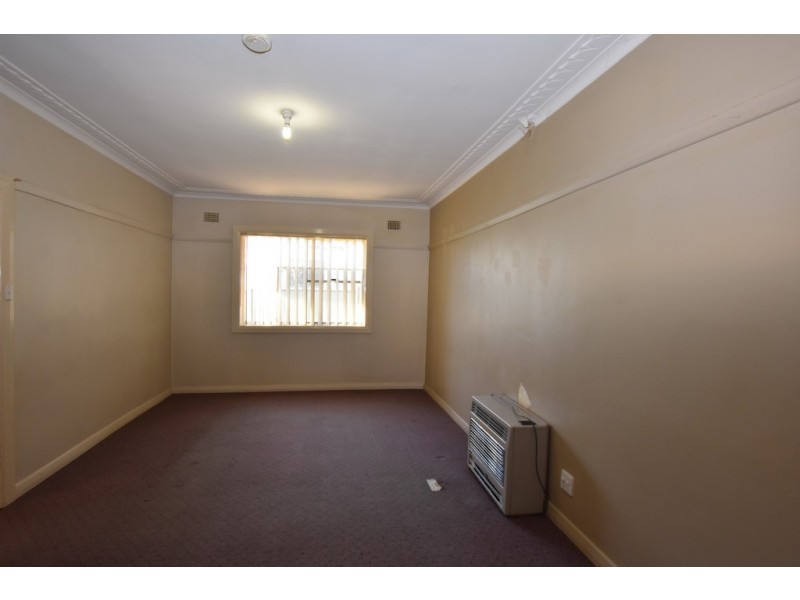 8 Cox Avenue, Orange NSW 2800