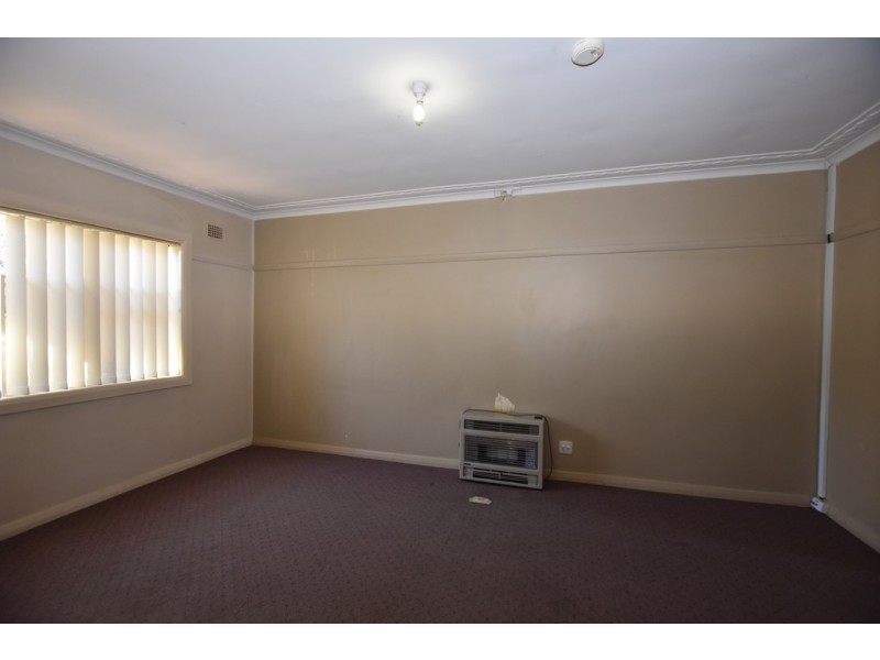 8 Cox Avenue, Orange NSW 2800