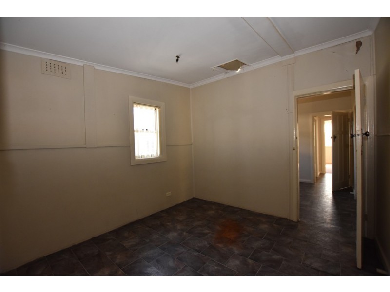 8 Cox Avenue, Orange NSW 2800