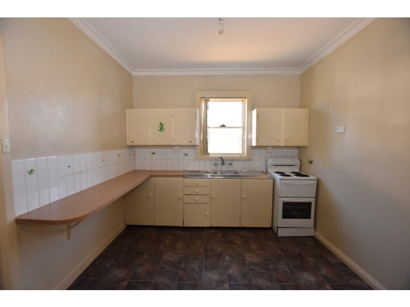 8 Cox Avenue, Orange NSW 2800