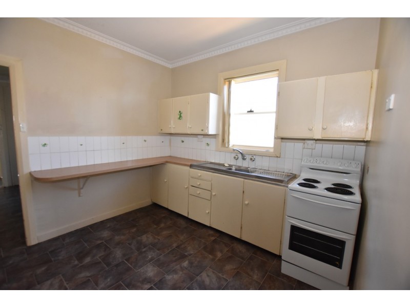 8 Cox Avenue, Orange NSW 2800