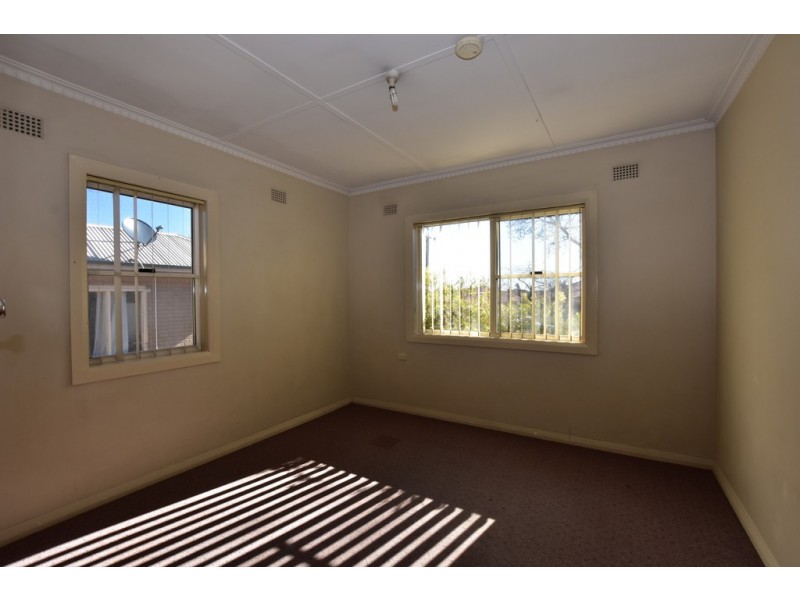 8 Cox Avenue, Orange NSW 2800