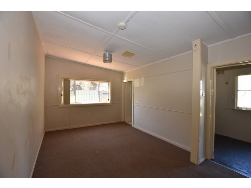 8 Cox Avenue, Orange NSW 2800