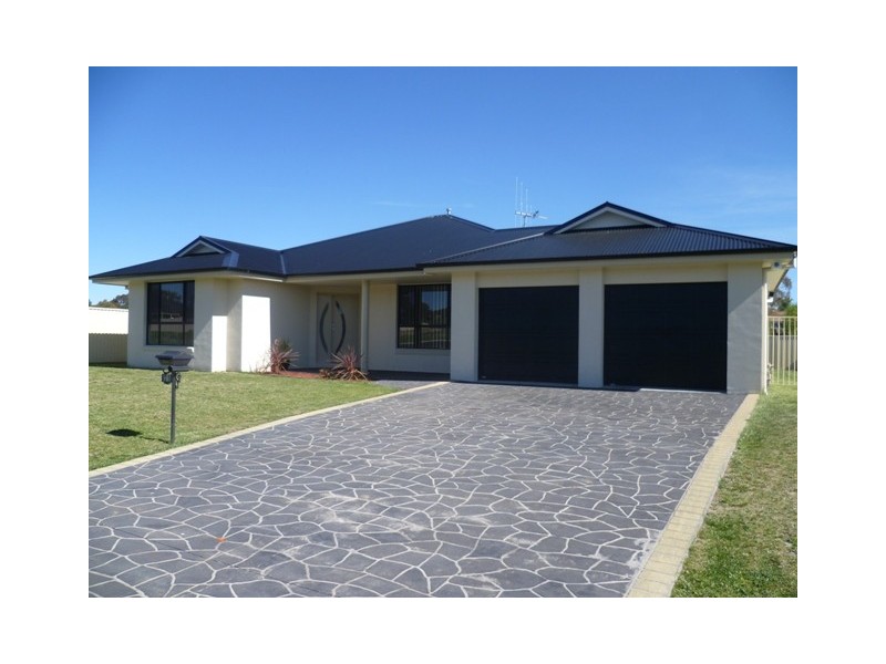 21 Brooklands Drive, Orange NSW 2800