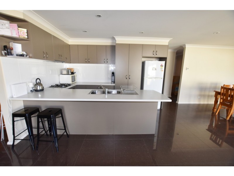 4 Sapphire Street, Orange NSW 2800