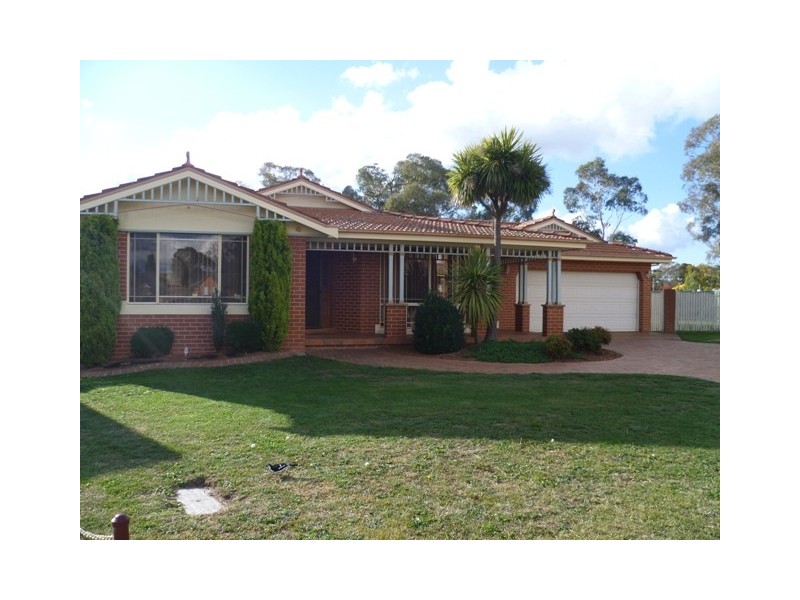 6 Alan Ridley Place, Orange NSW 2800