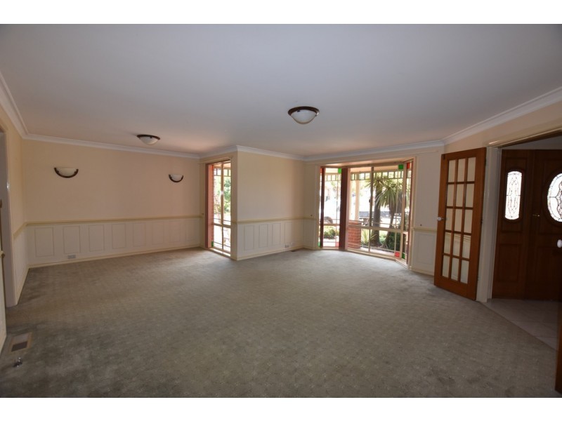 6 Alan Ridley Place, Orange NSW 2800