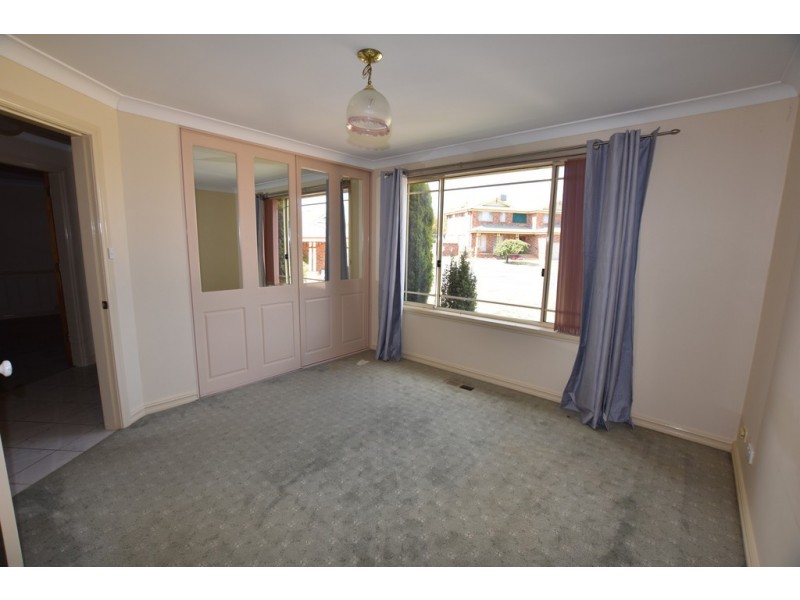 6 Alan Ridley Place, Orange NSW 2800