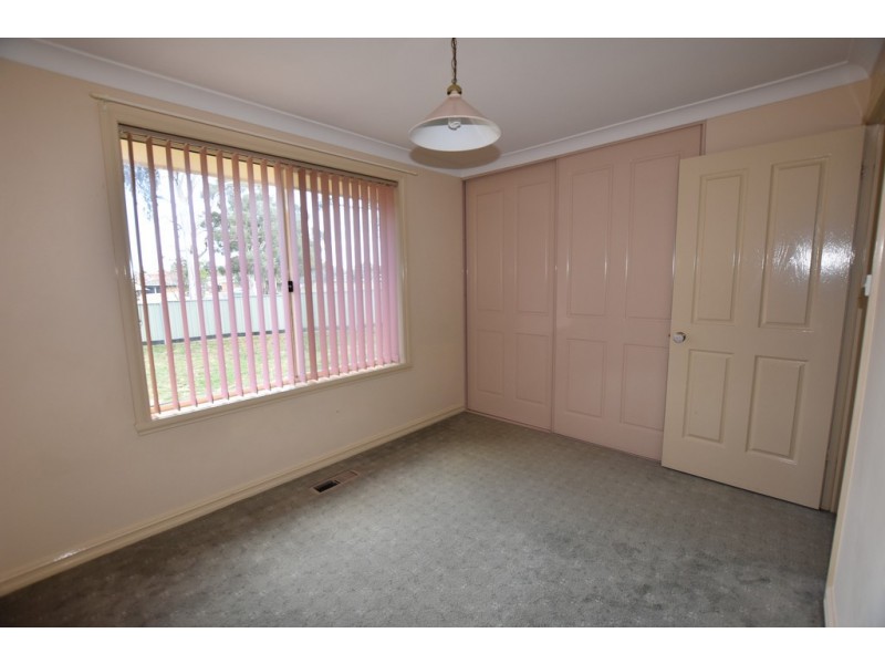 6 Alan Ridley Place, Orange NSW 2800