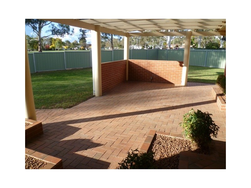 6 Alan Ridley Place, Orange NSW 2800