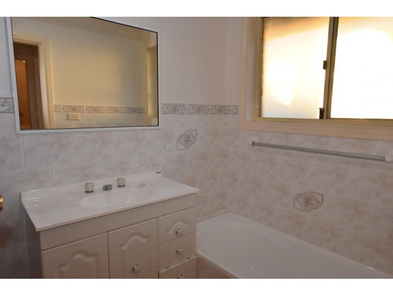 1/ 16 Forbes Road, Orange NSW 2800